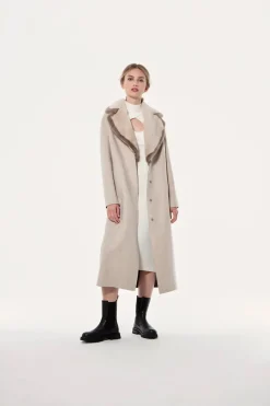 Coat with fur collar