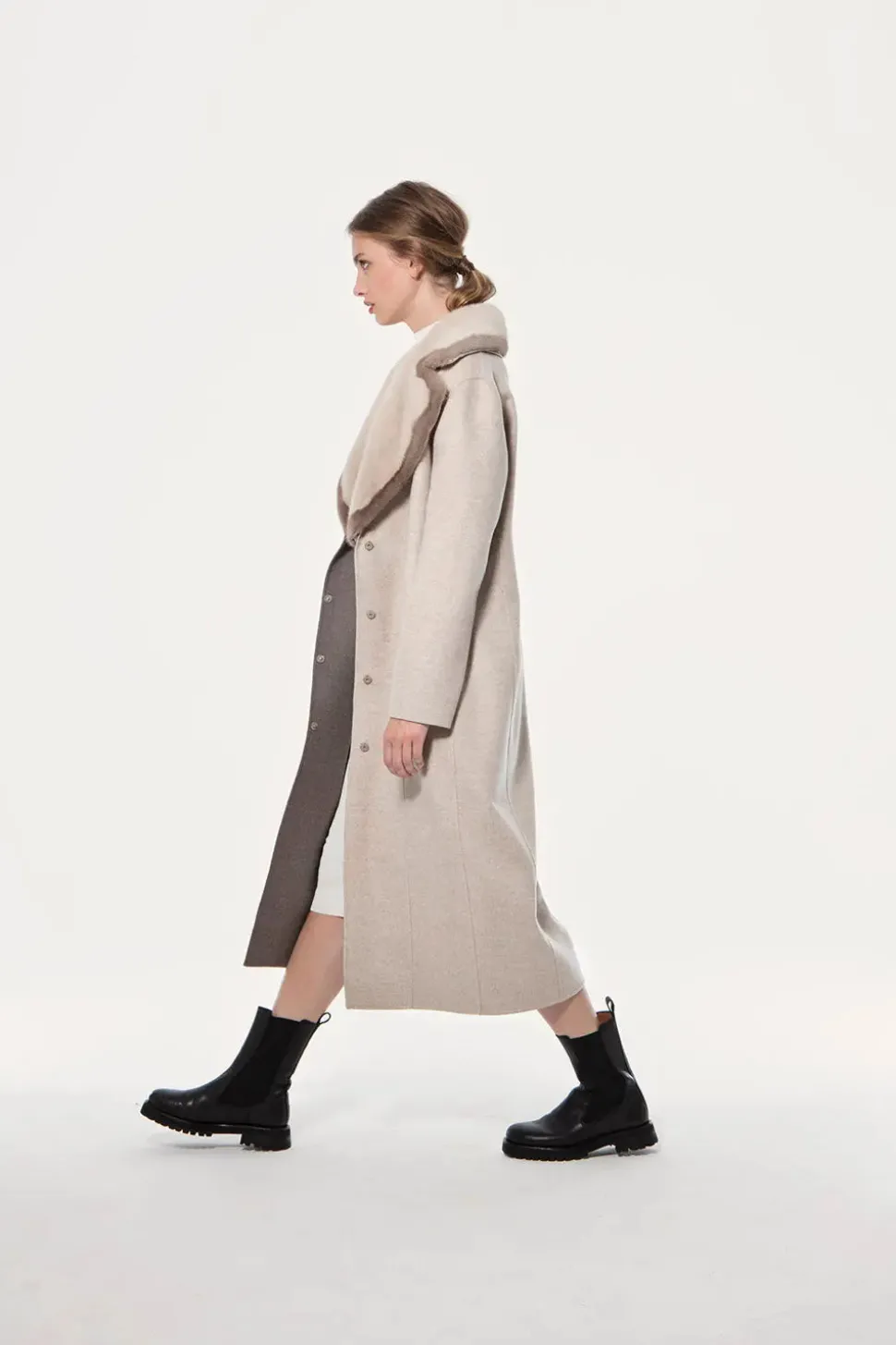 Coat with fur collar