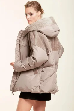 Hood puffer jacket with sheepskin