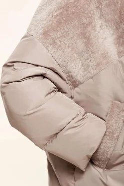 Hood puffer jacket with sheepskin