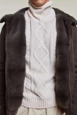 Knitted cashmere with fur