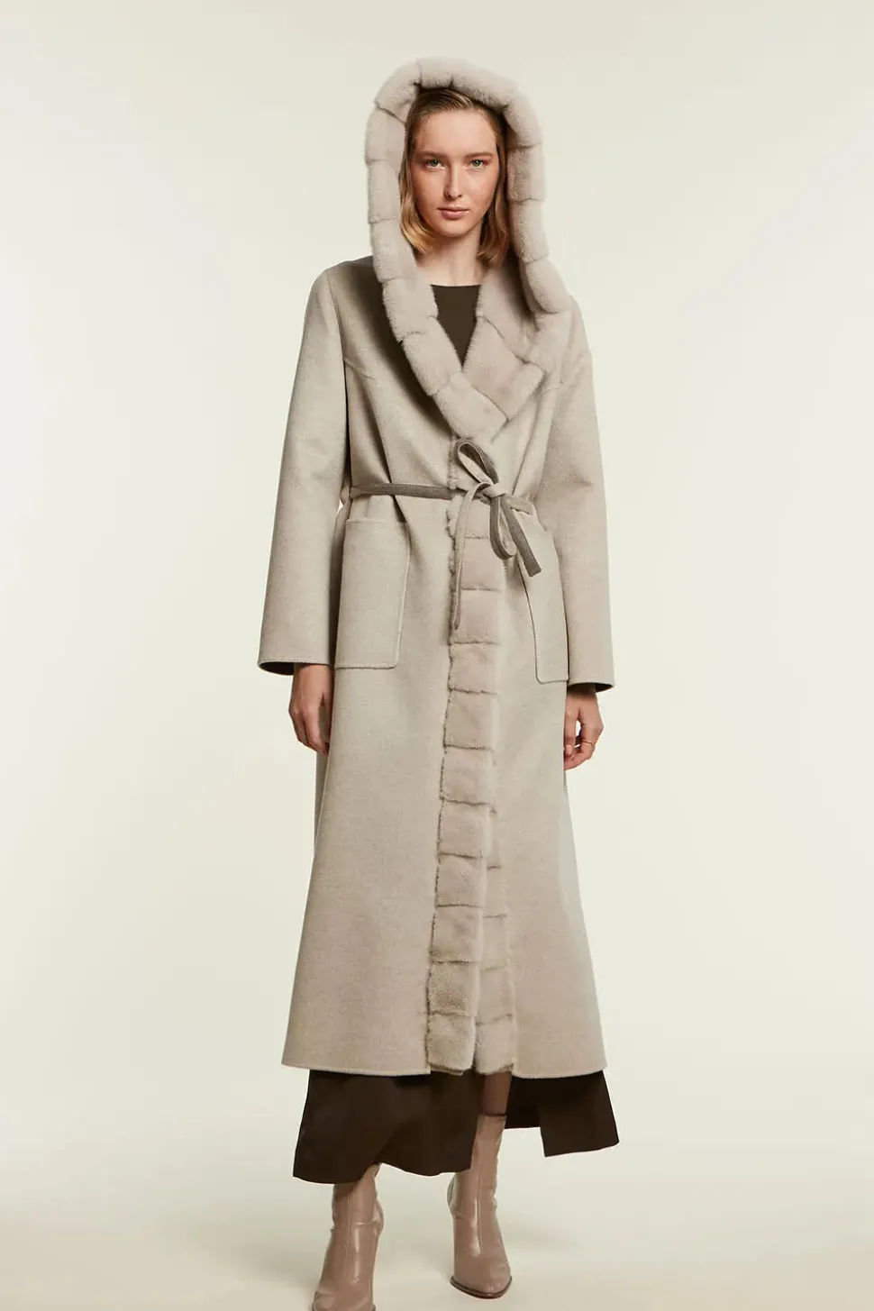 Long cashmere coat with fur hood