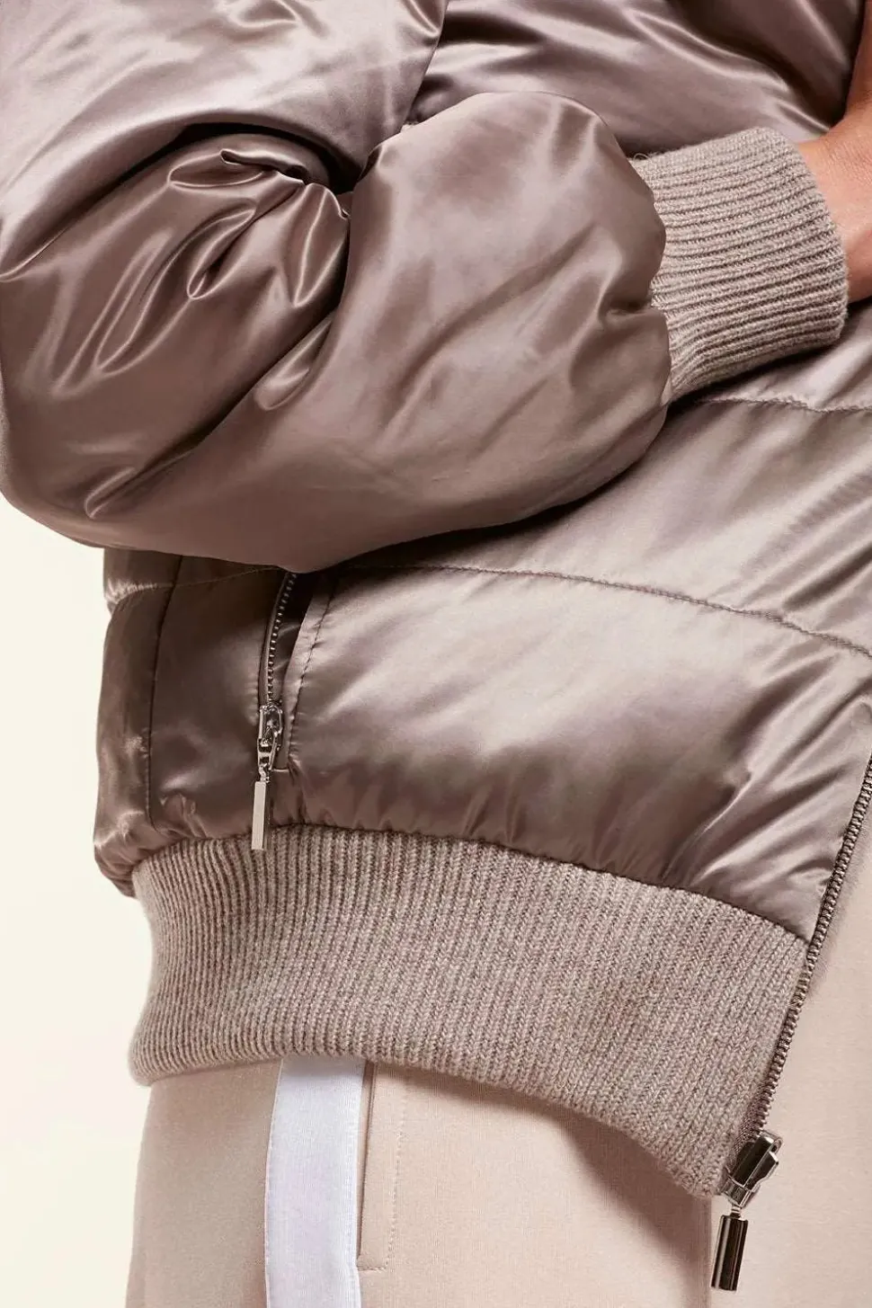 Puffer jacket with fur hood
