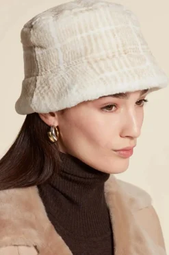 White mink hat